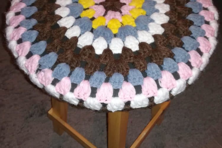 dessus crochet tabouret