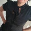 detail corsage noir pois blancs