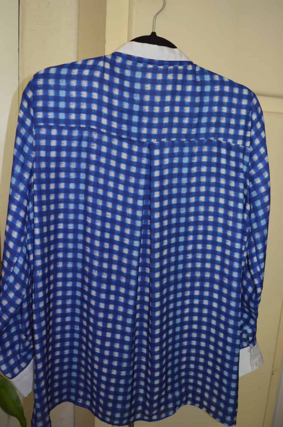 dos chemiser carreaux bleus