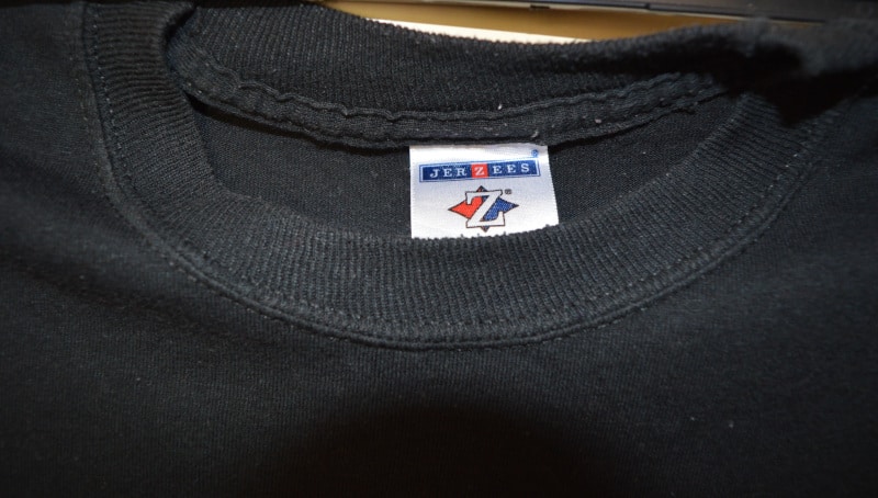 etiquette tee shirt noir