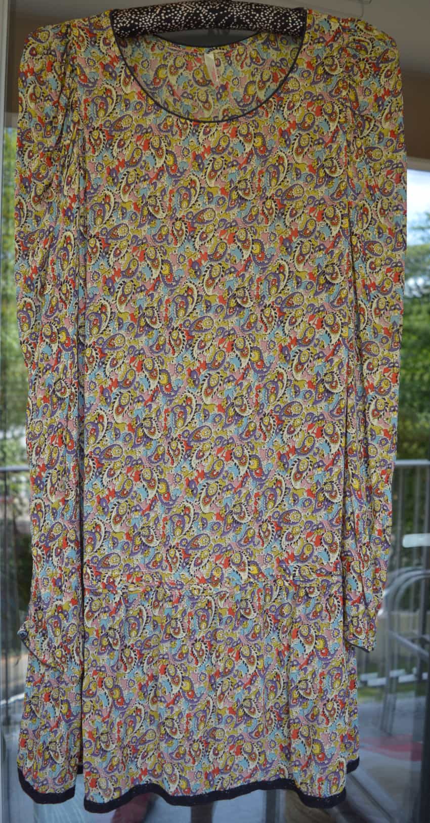 robe imprimé fleurs sur cintre