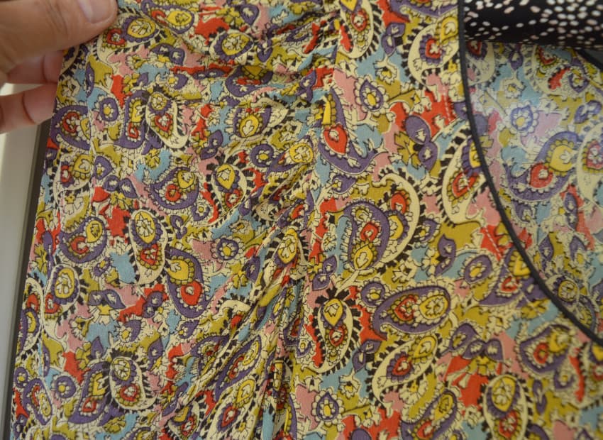 detail imprimé robe fleurs