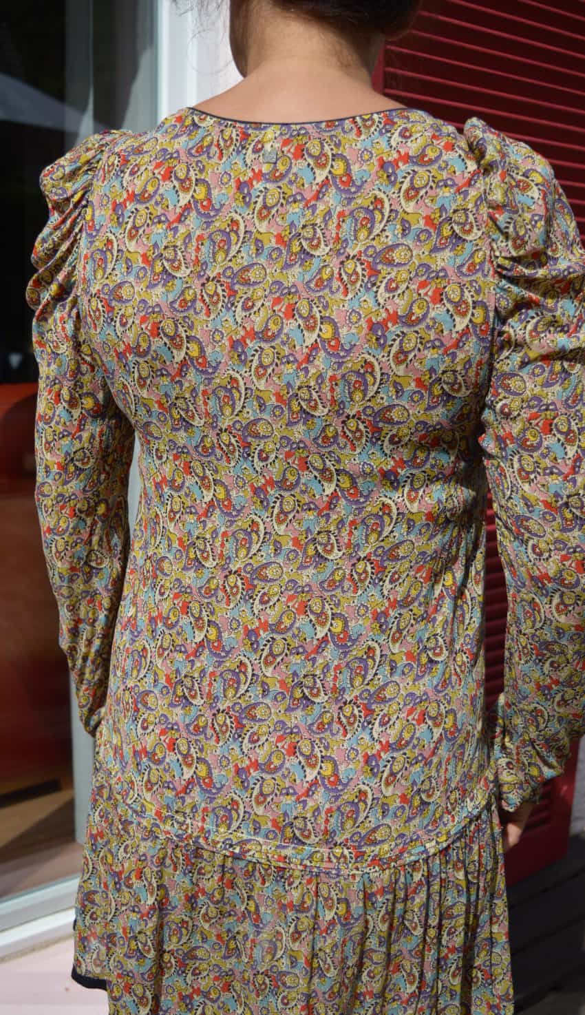 robe imprimé fleuri de dos