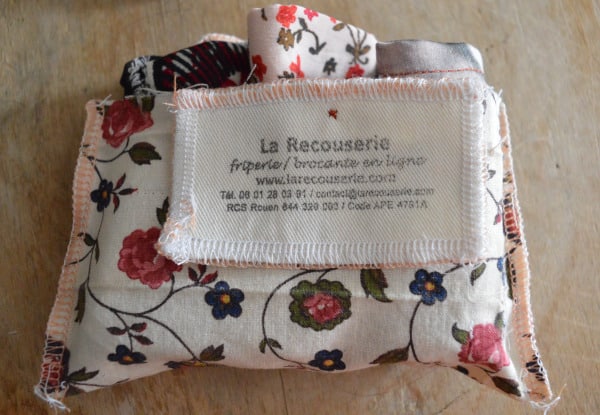 pochette de masque en tissu avec étiquette la recouserie